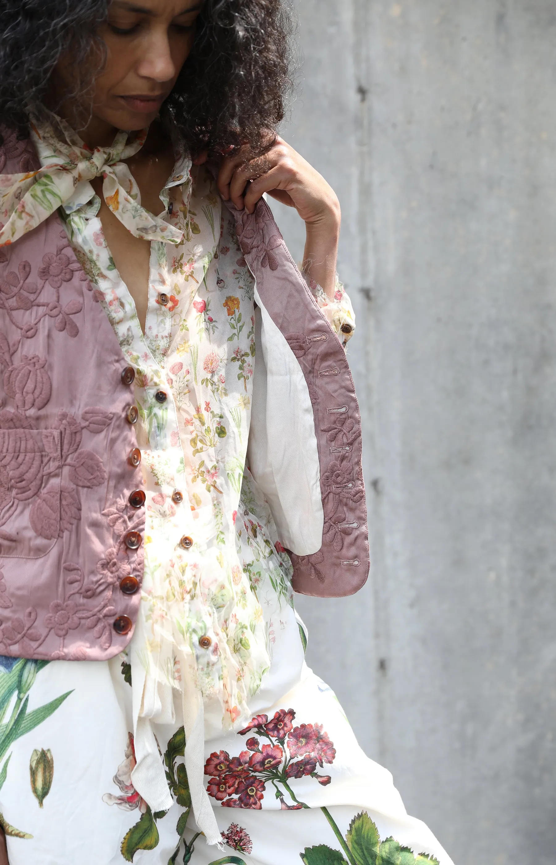 Vielles Fleurs Embroidered Waistcoat